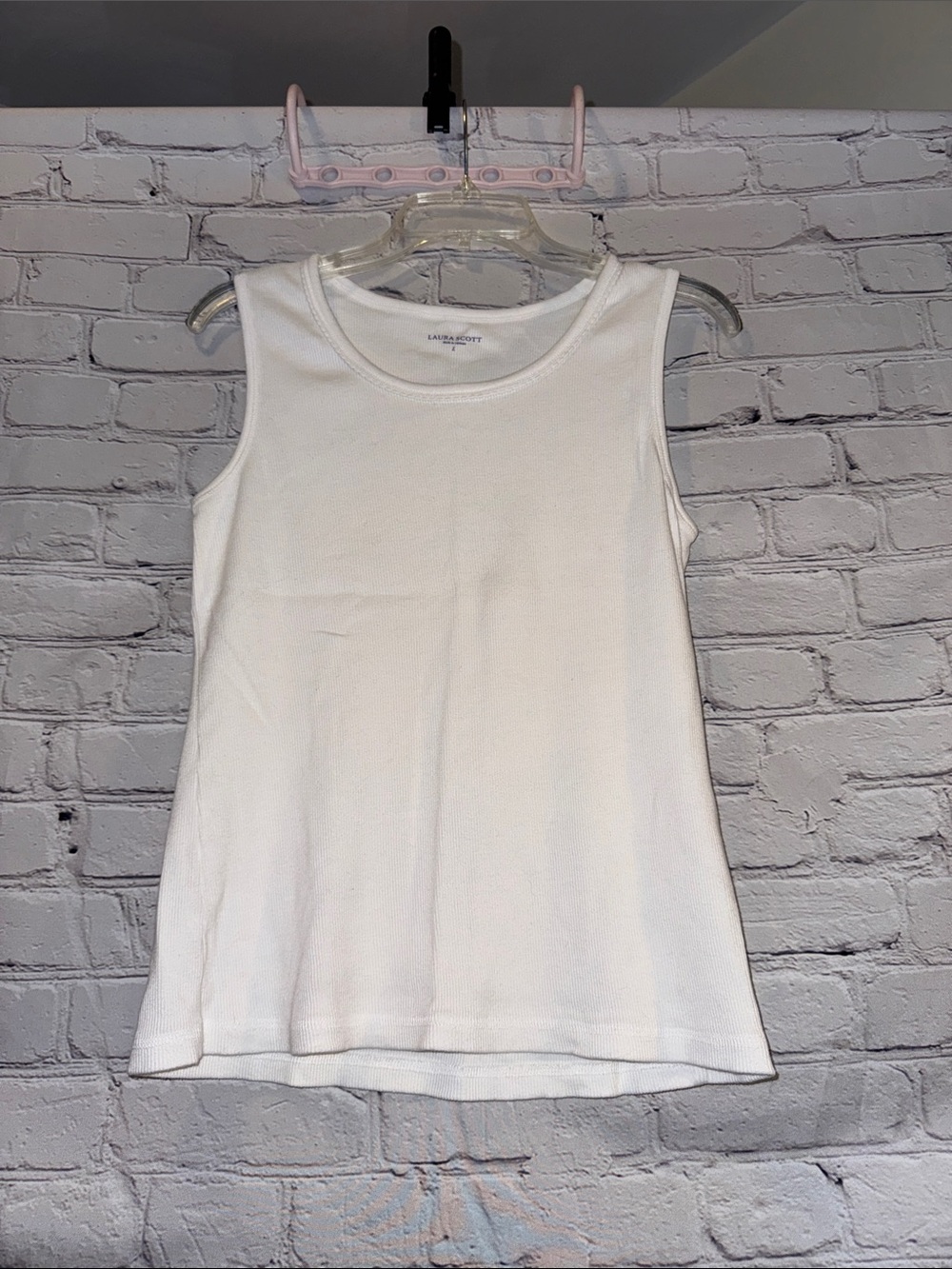 Laura Scott White Ribbed Scoop Neck Tank Large